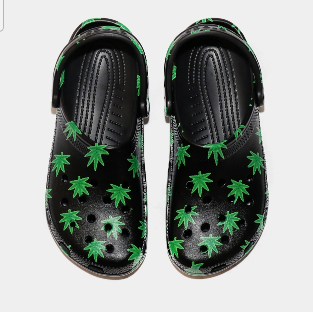 Crocs Classic Hemp Leaf Clog - Picture 2 of 12